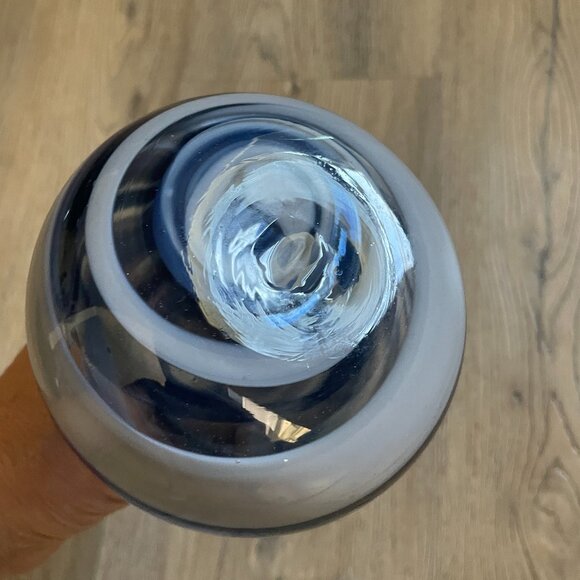 Hand Blown Navy Blue White Swirl Glass Onion Vase Pontil Mark 8" Tall! - Picture 4 of 4